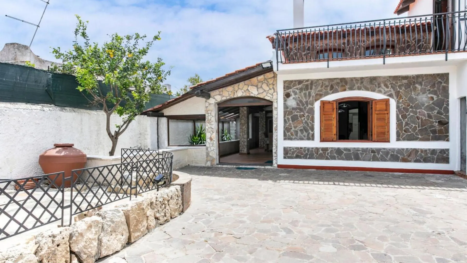 הוילה סירקוזה Casa Al Mare 0*,